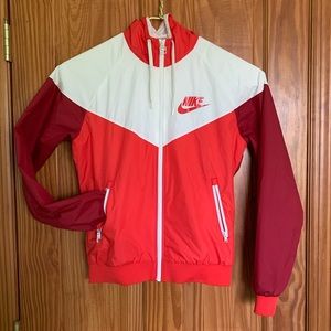 WHITE & RED NIKE ZIPUP JACKET